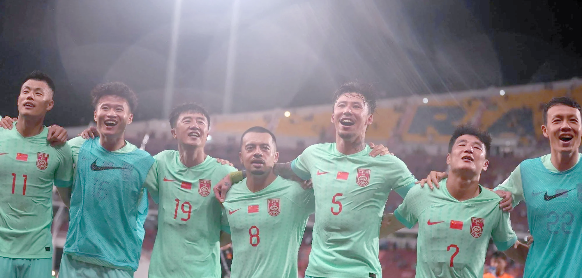 包含国足备战火热进行中，备战状态逐渐“升温”的词条