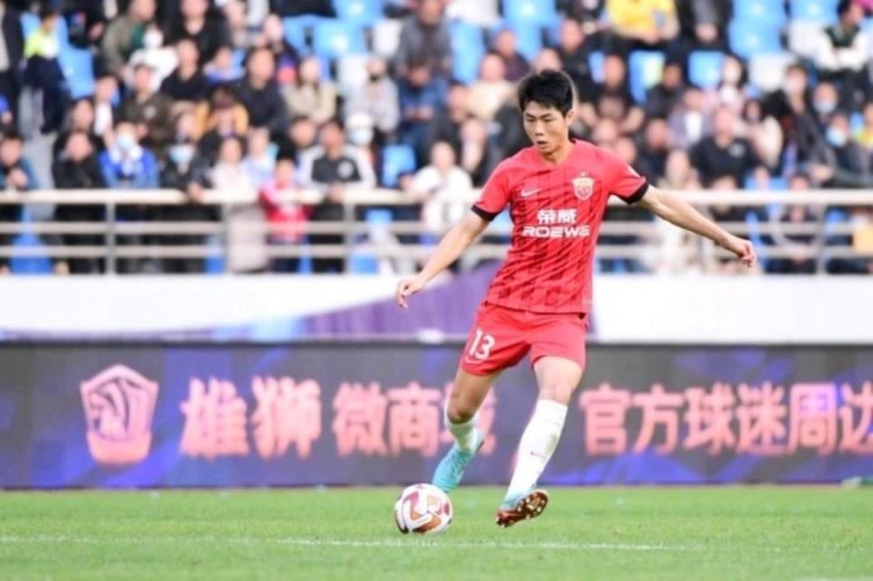 上海队在比赛结束后取得胜利，士气高涨的简单介绍