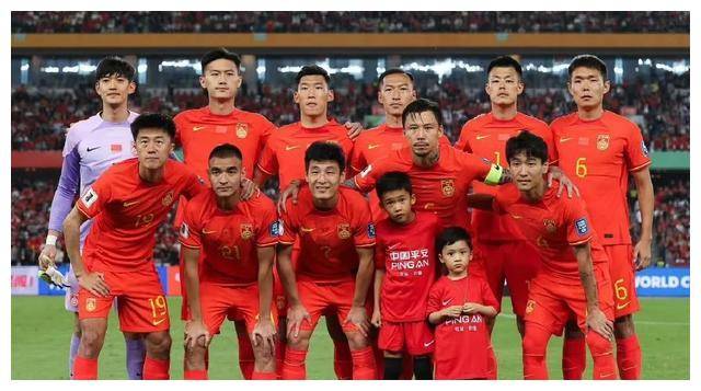 包含国足全神贯注备战国际顶尖赛事，拼搏逆袭的词条