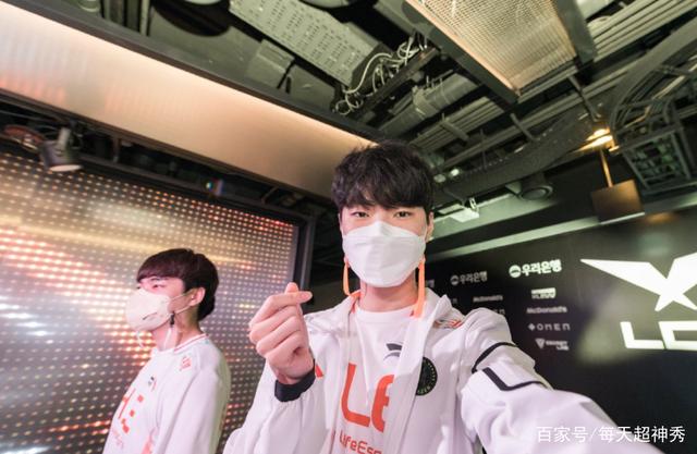 DFM轻取EDG，Chovy团战一打五小组赛2:0（广州）