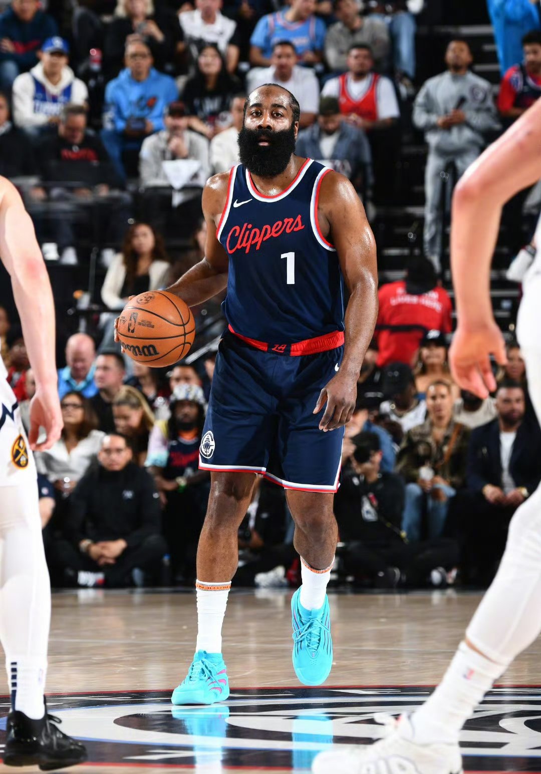 开云体育入口-太阳轻取深圳队，哈登高光表现的简单介绍