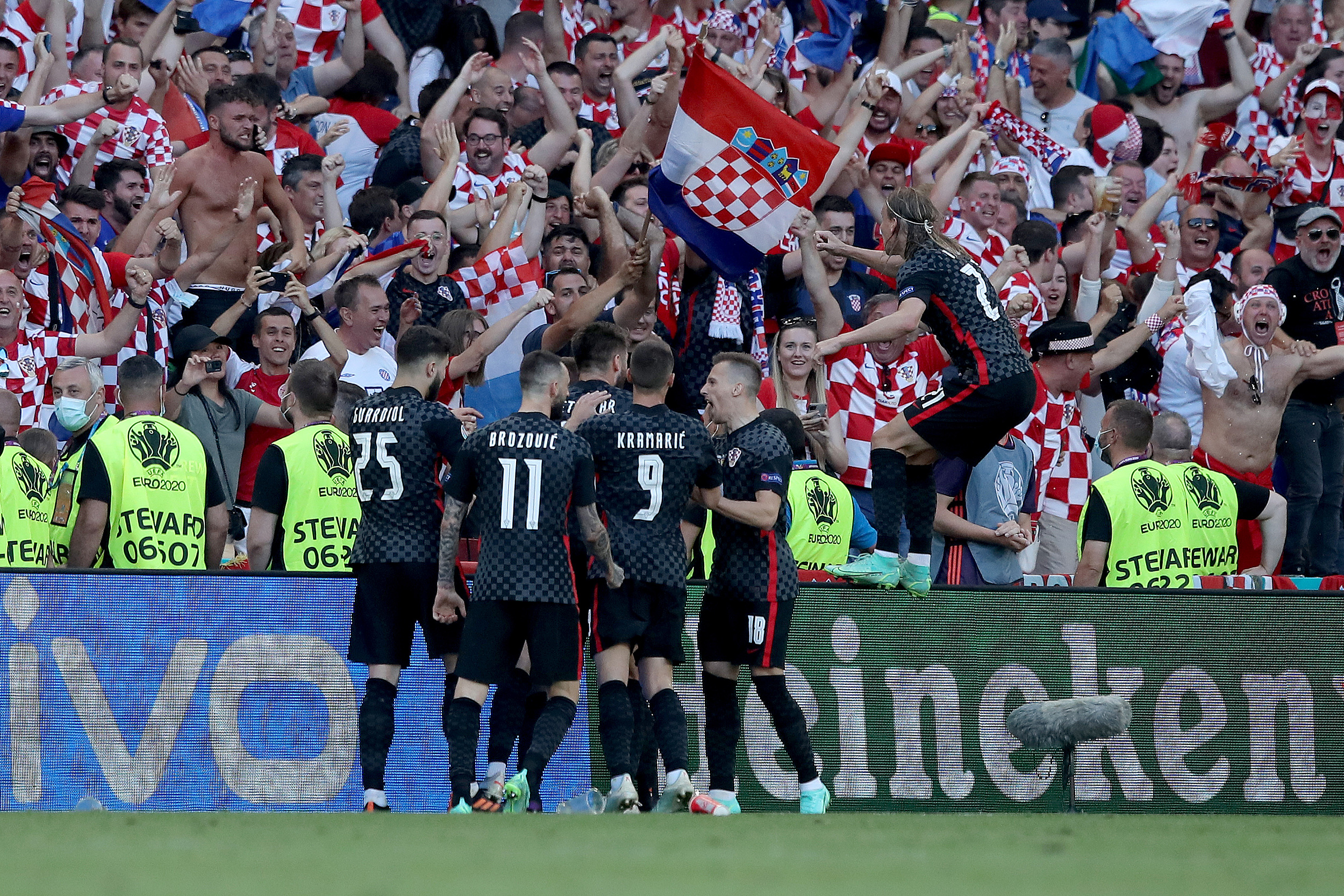 开云体育入口-韩国队碾压法国队，黄鸭组合惊艳四座的简单介绍